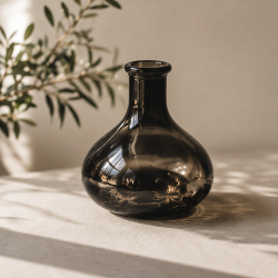 H�ndpustet blomstervase
