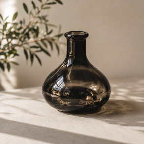 H�ndpustet blomstervase